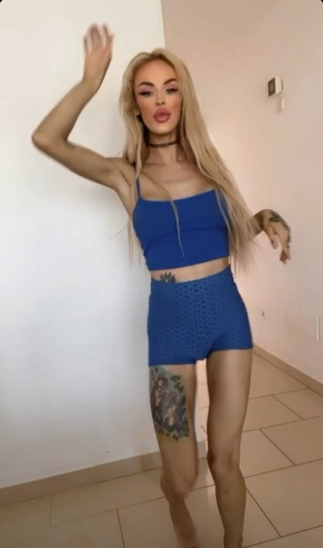 Naakte gelekte OnlyFans-foto van Xbarbiemalibux