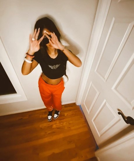 Naakte gelekte OnlyFans-foto van Lyla Troglin