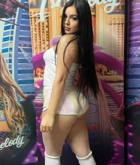 Naakte gelekte OnlyFans-foto van Mc Bella Angel