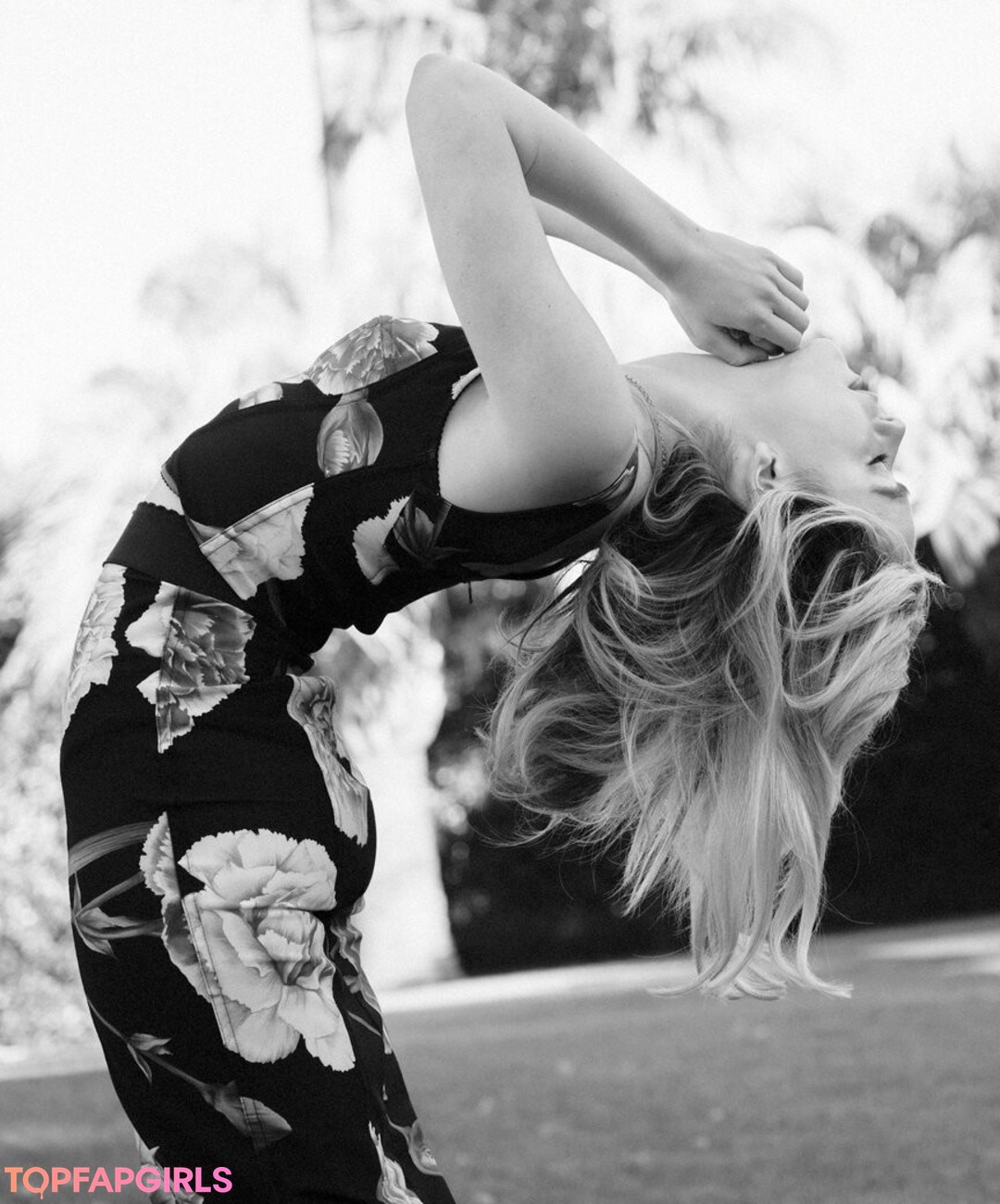 Naakte gelekte OnlyFans-foto van Kiernan Shipka #1044