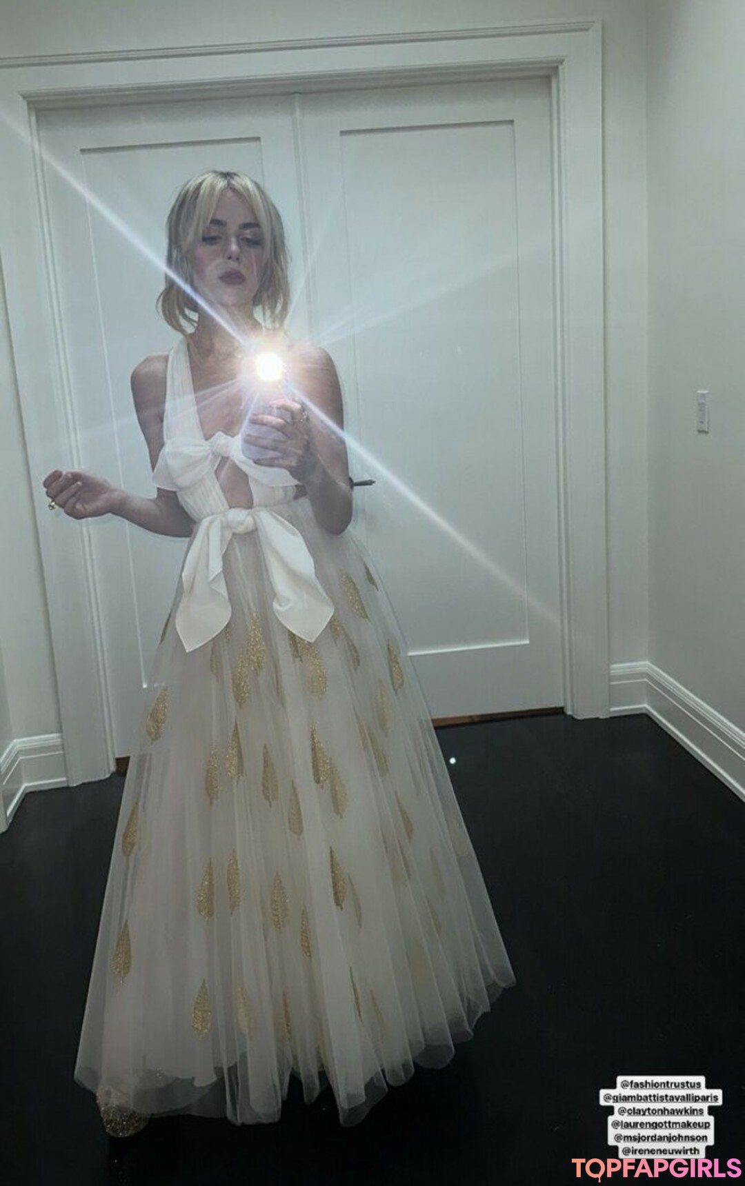 Naakte gelekte OnlyFans-foto van Kiernan Shipka #1139