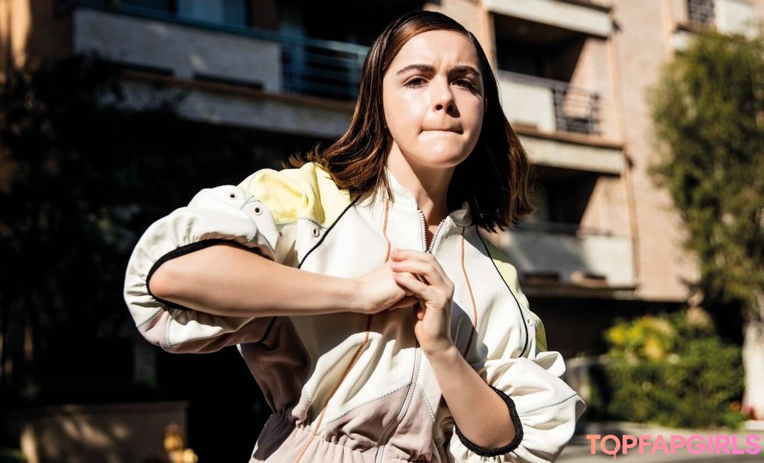 Naakte gelekte OnlyFans-foto van Kiernan Shipka #1251