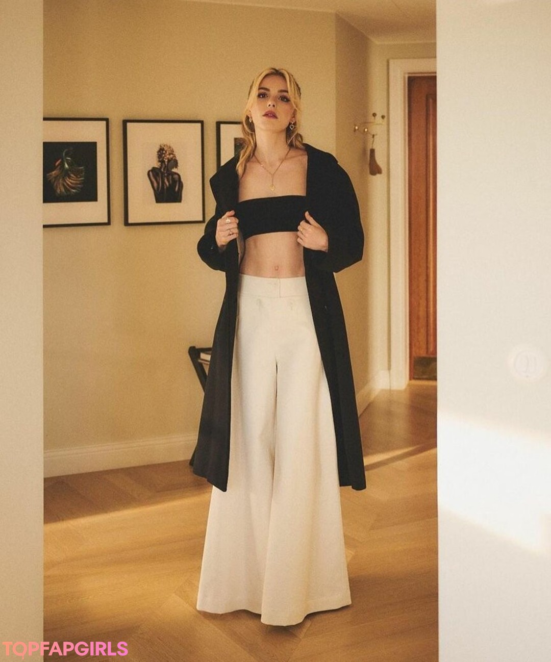 Naakte gelekte OnlyFans-foto van Kiernan Shipka #1298