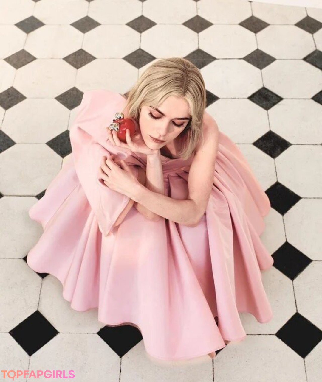 Naakte gelekte OnlyFans-foto van Kiernan Shipka #1386