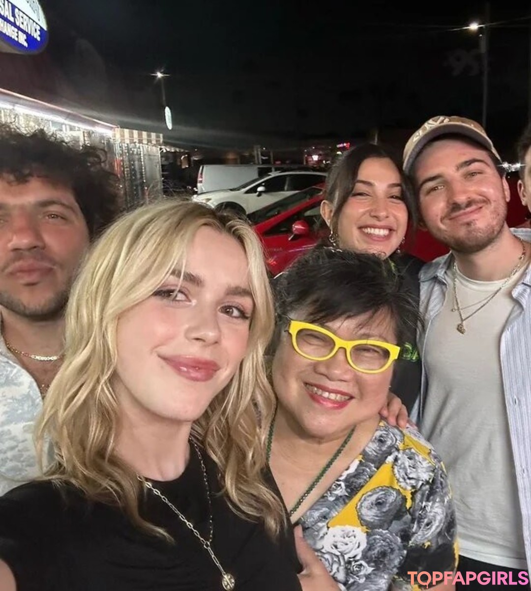 Naakte gelekte OnlyFans-foto van Kiernan Shipka #1398