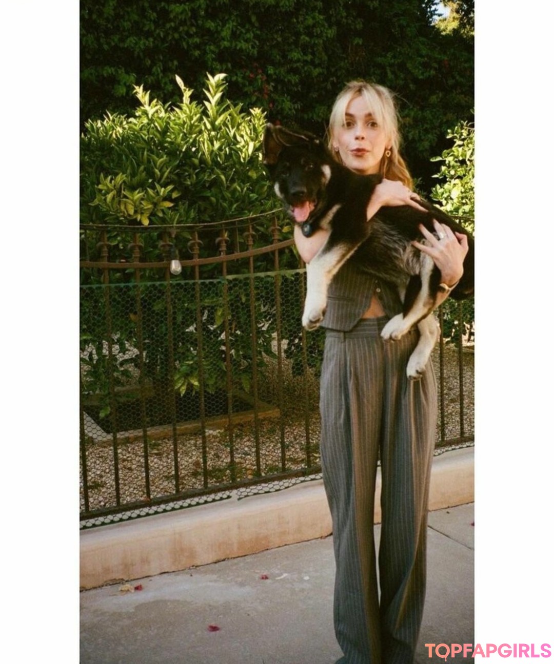 Naakte gelekte OnlyFans-foto van Kiernan Shipka #1535
