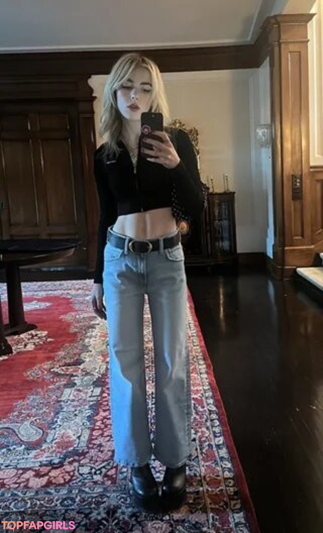 Naakte gelekte OnlyFans-foto van Kiernan Shipka #1541