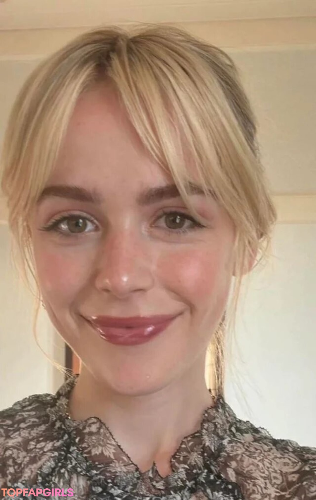Naakte gelekte OnlyFans-foto van Kiernan Shipka #1544