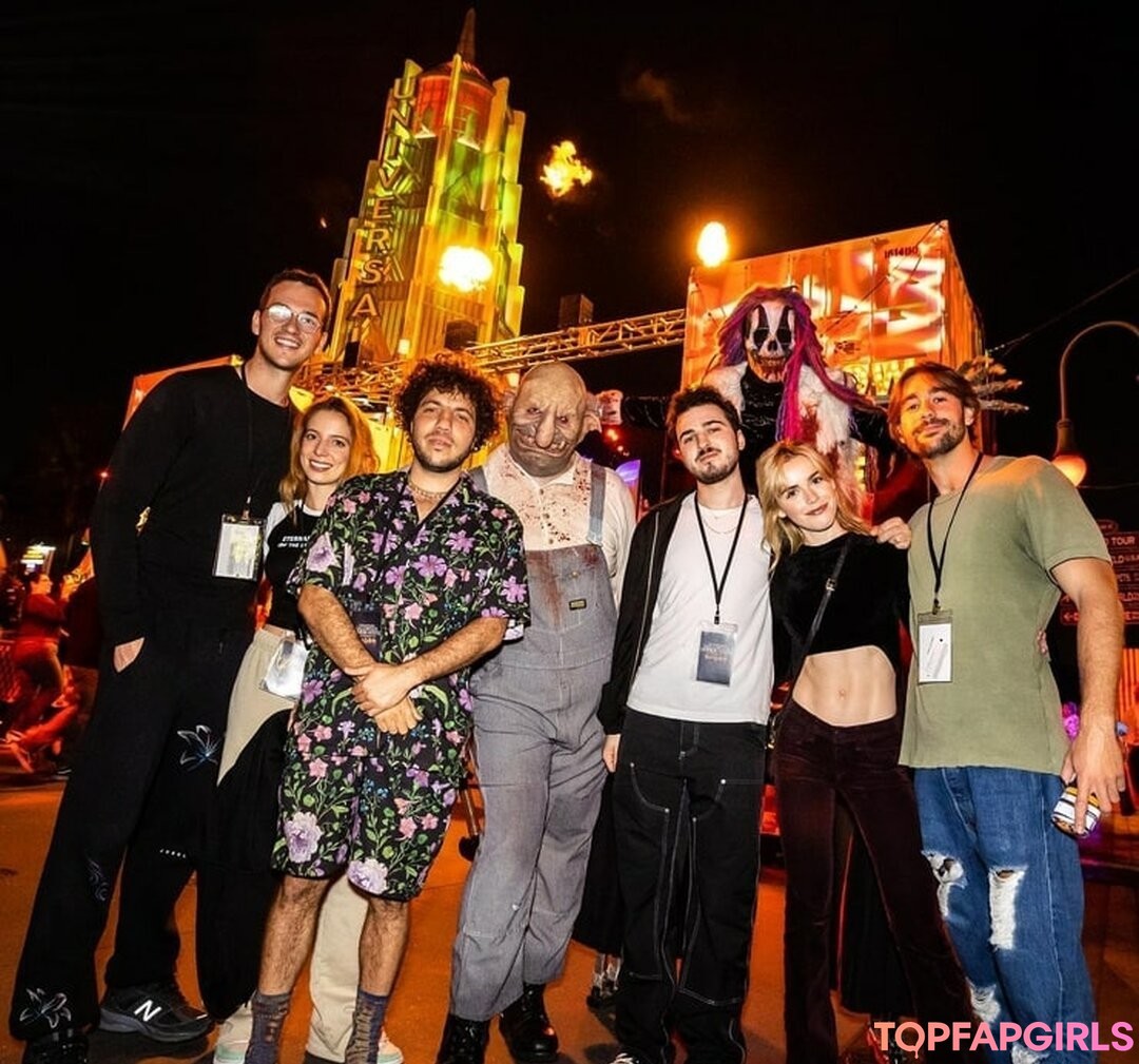 Naakte gelekte OnlyFans-foto van Kiernan Shipka #1554