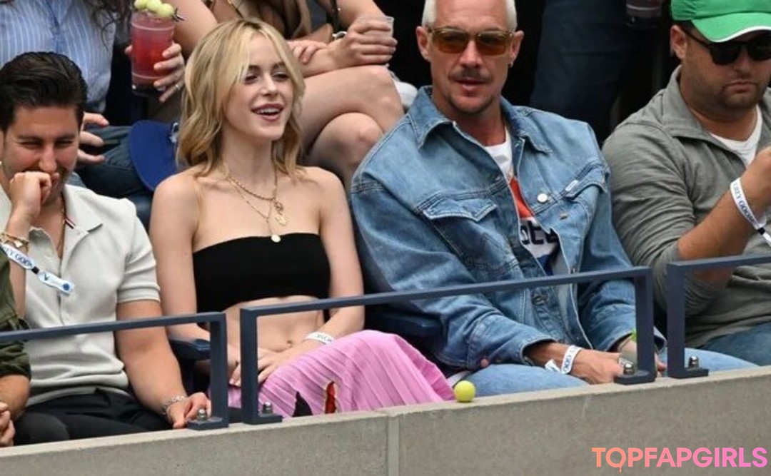 Naakte gelekte OnlyFans-foto van Kiernan Shipka #1573