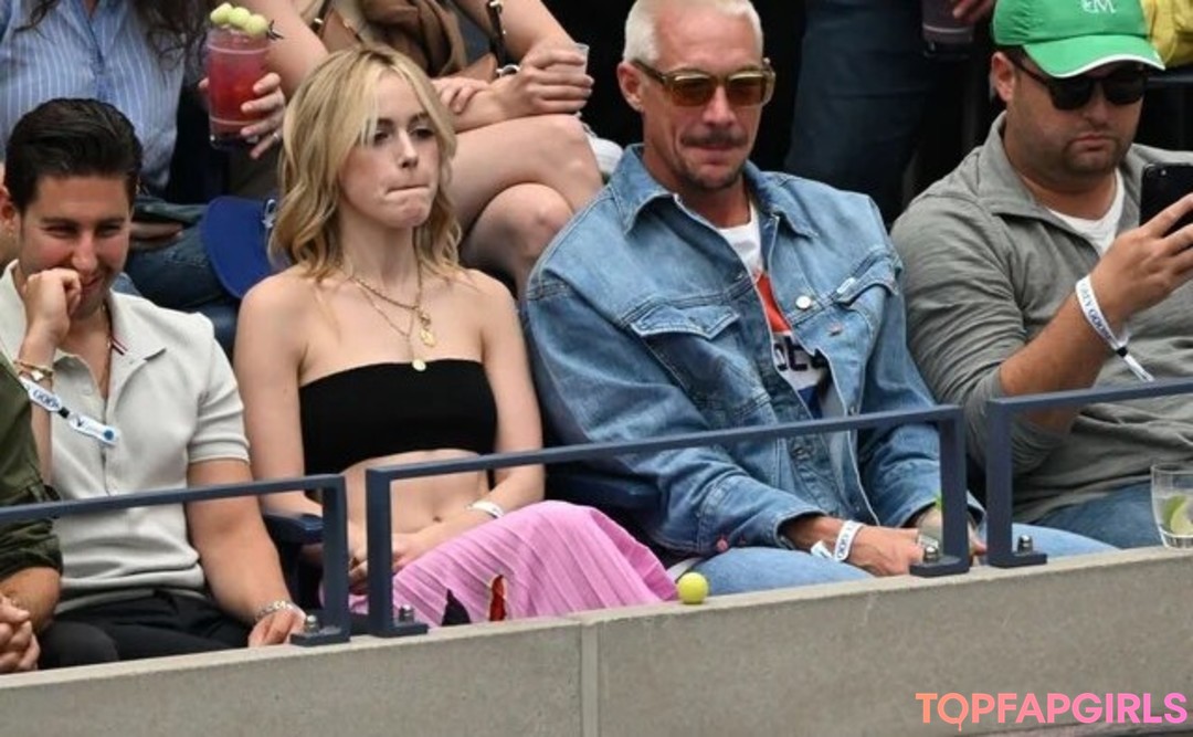 Naakte gelekte OnlyFans-foto van Kiernan Shipka #1574