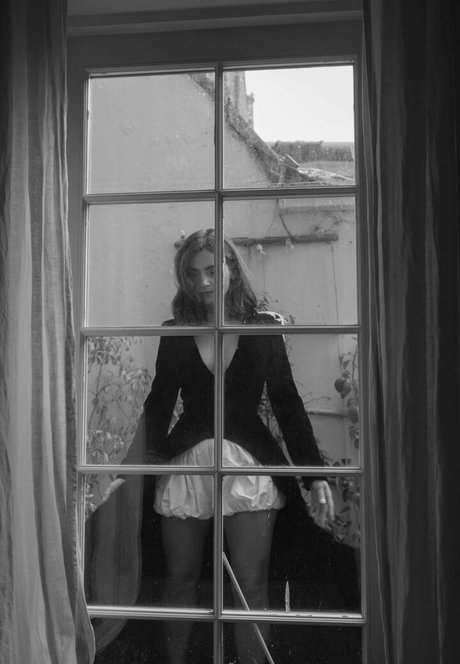 Naakte gelekte OnlyFans-foto van Jenna Coleman