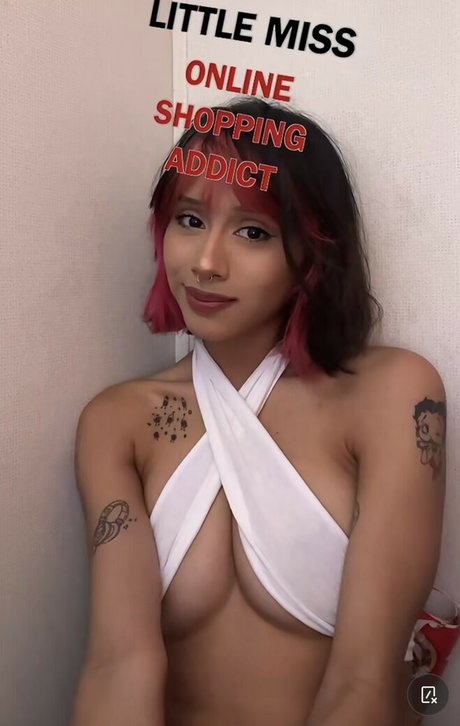 Naakte gelekte OnlyFans-foto van Kitt3nluvrr
