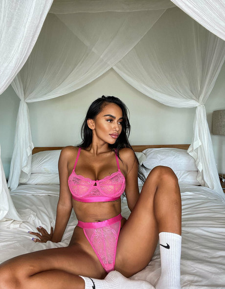Naakte gelekte OnlyFans-foto van Sexypetiteasiangirl