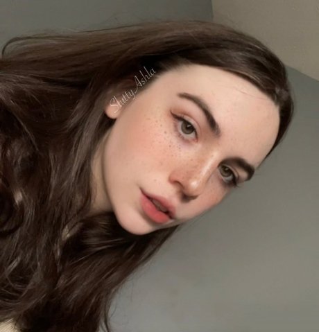 Naakte gelekte OnlyFans-foto van Slutty Ashla