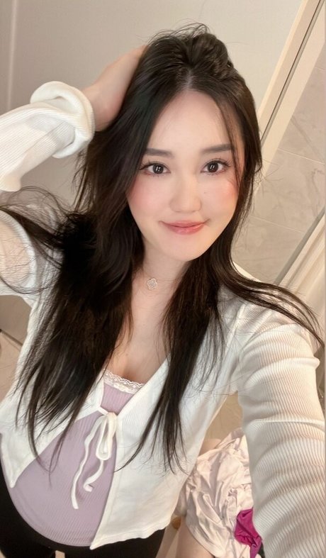Naakte gelekte OnlyFans-foto van Angelskimi