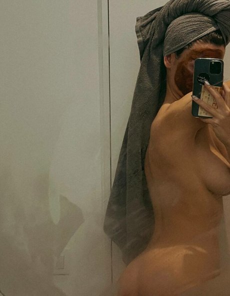 Naakte gelekte OnlyFans-foto van Lina Tsapova
