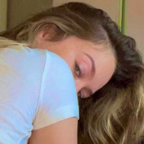 Naakte gelekte OnlyFans-foto van Allifck