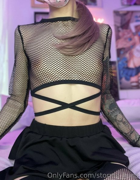 Naakte gelekte OnlyFans-foto van Stormybuns