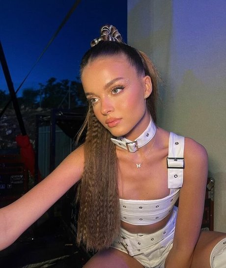 Naakte gelekte OnlyFans-foto van Anna Zak
