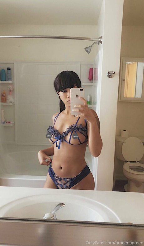 Naakte gelekte OnlyFans-foto van Ameenagreen