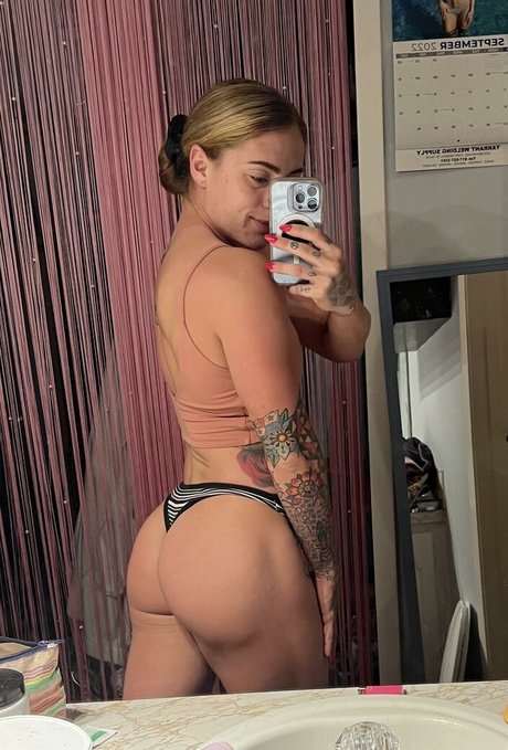Naakte gelekte OnlyFans-foto van Firefliesirl