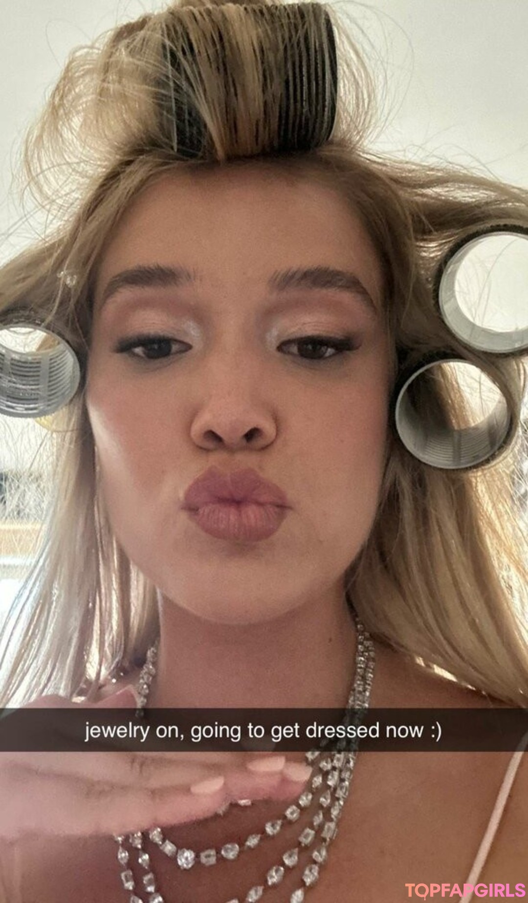 Naakte gelekte OnlyFans-foto van Olivia Ponton #1046