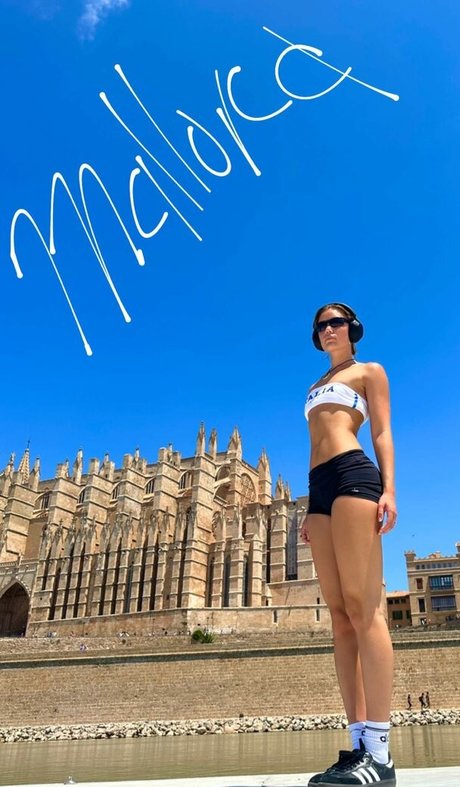Naakte gelekte OnlyFans-foto van Olivia Ponton