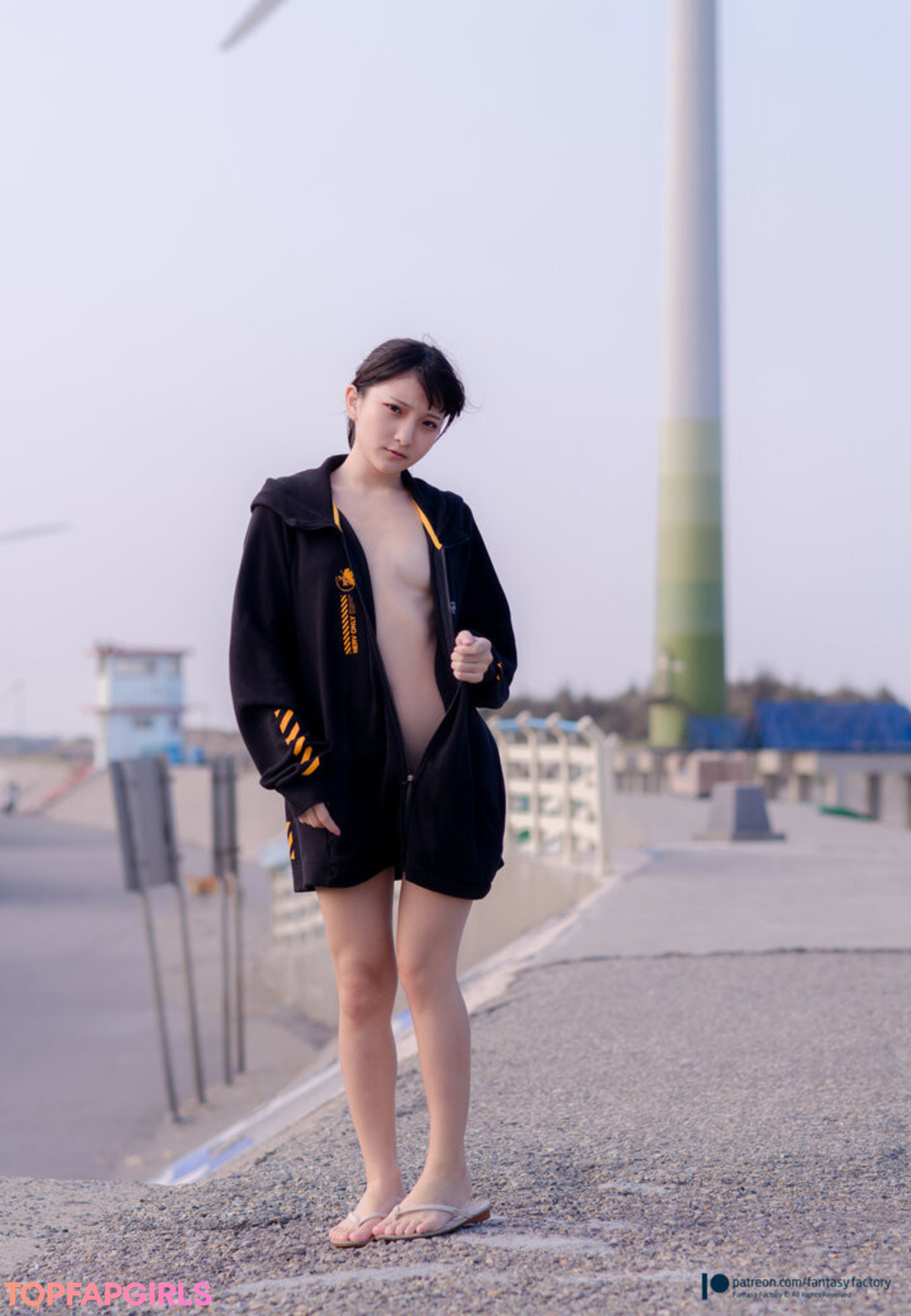 Naakte gelekte OnlyFans-foto van Fantasy Factory #1425