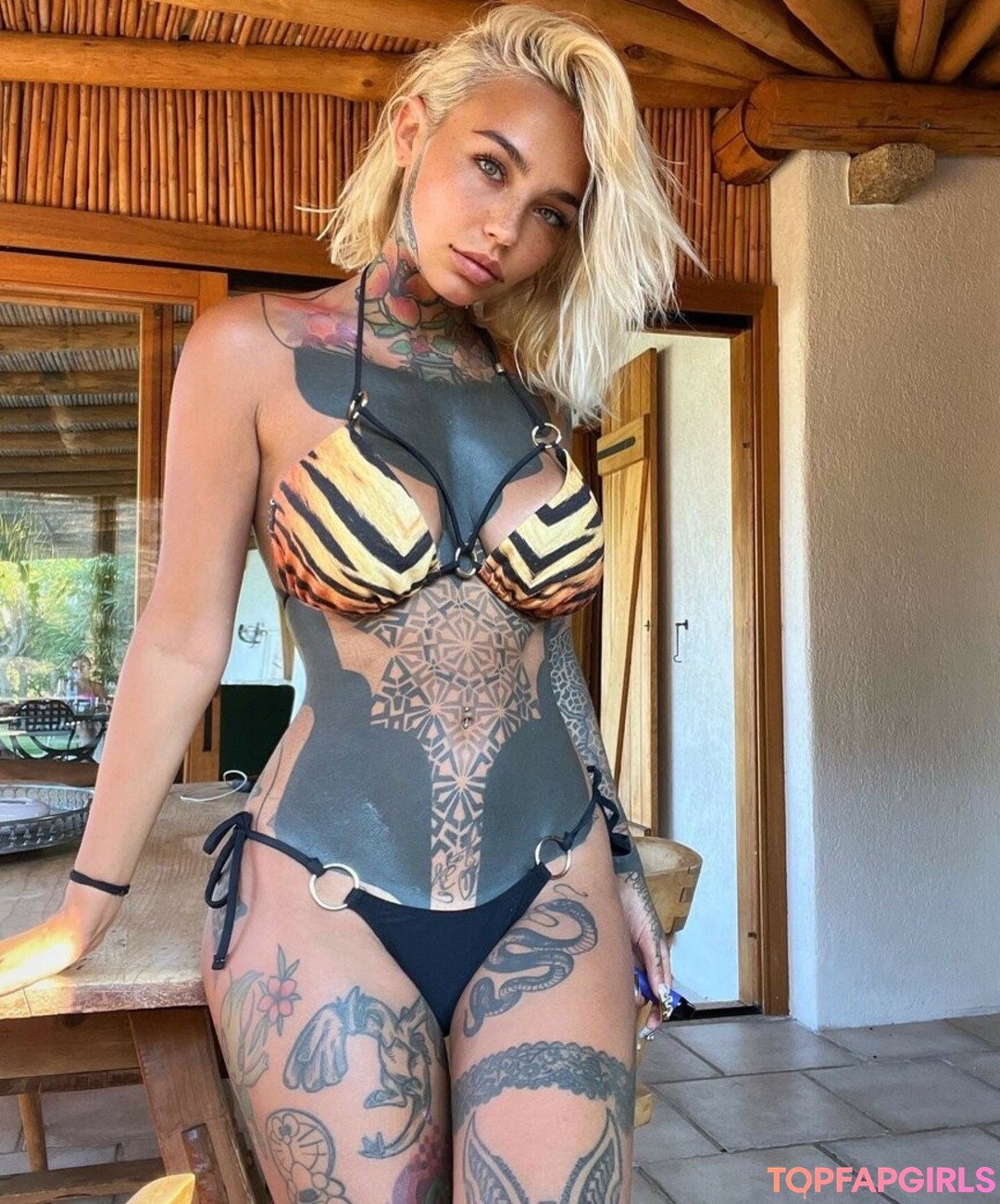 Naakte gelekte OnlyFans-foto van Fishball Suicide #1216