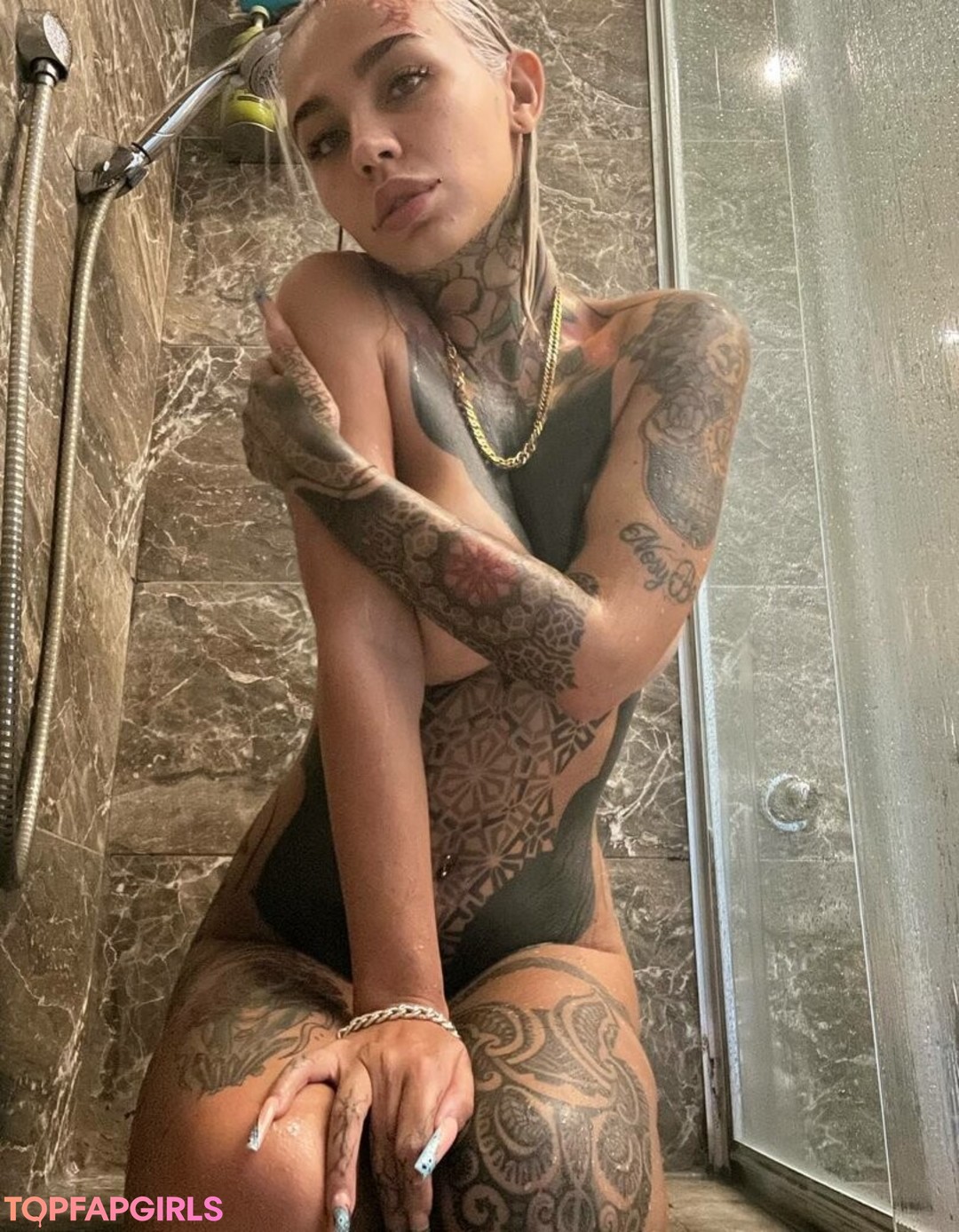 Naakte gelekte OnlyFans-foto van Fishball Suicide #1627