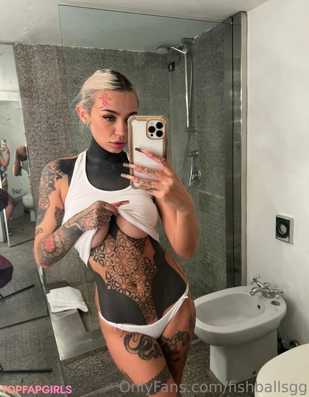 Naakte gelekte OnlyFans-foto van Fishball Suicide #1924