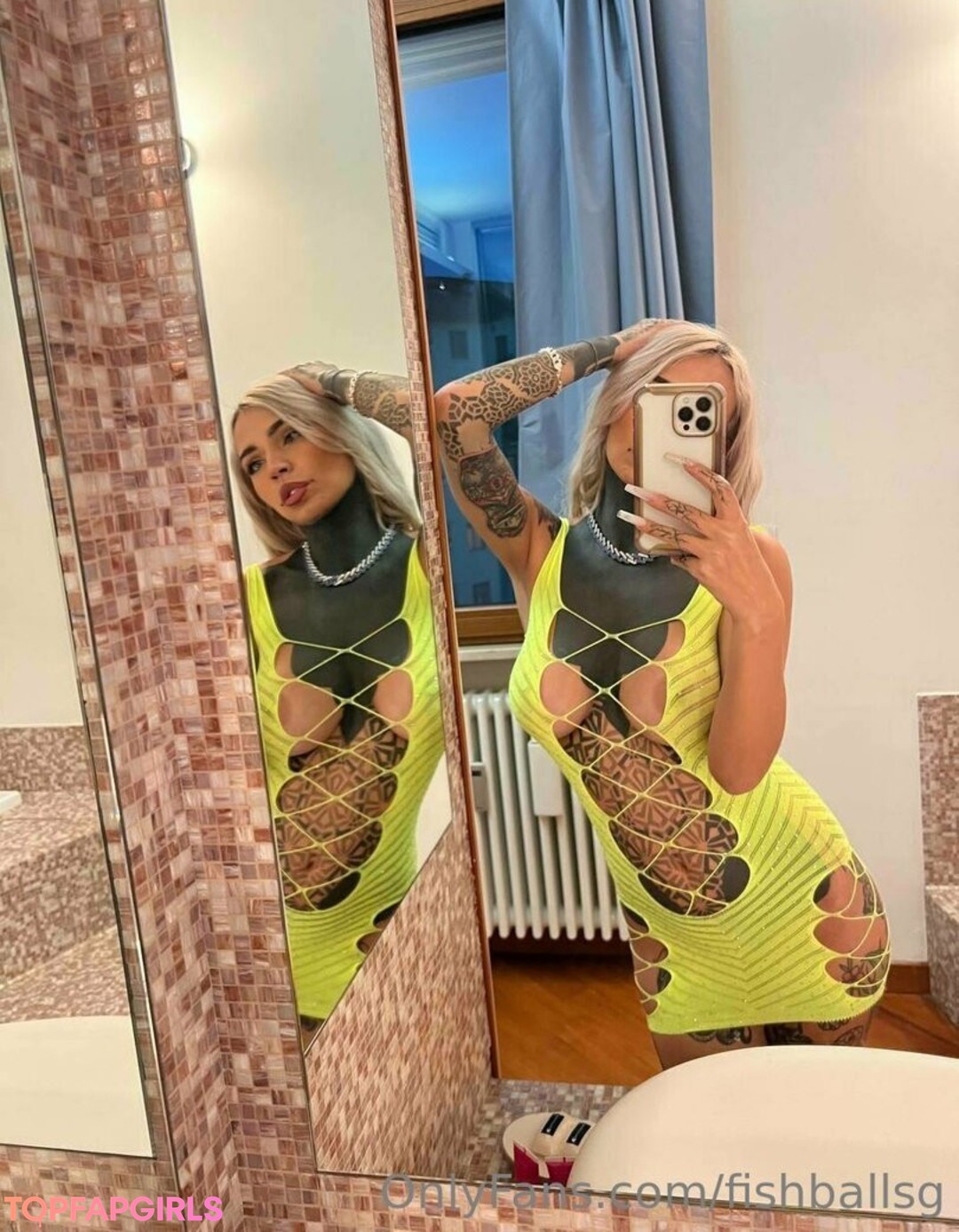 Naakte gelekte OnlyFans-foto van Fishball Suicide #1933