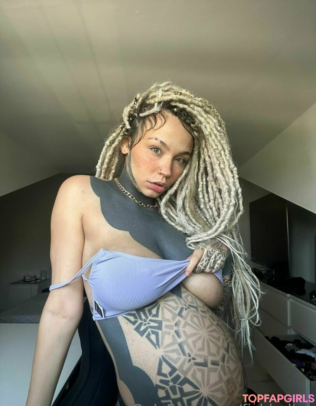 Naakte gelekte OnlyFans-foto van Fishball Suicide #1985