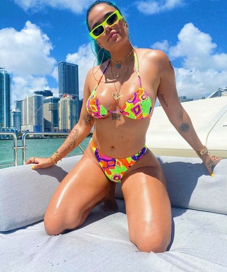 Naakte gelekte OnlyFans-foto van Karol G