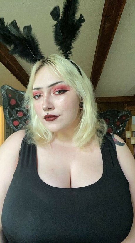 Naakte gelekte OnlyFans-foto van Lvngdedgrl