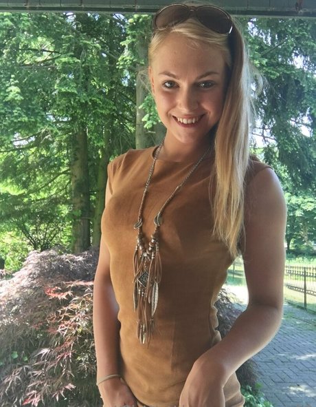 Naakte gelekte OnlyFans-foto van Siswetlive
