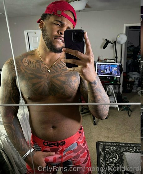 Naakte gelekte OnlyFans-foto van Moneyworldkardi