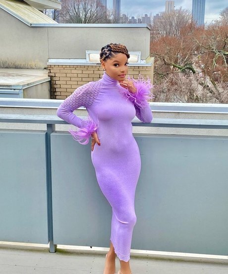 Naakte gelekte OnlyFans-foto van Halle Bailey