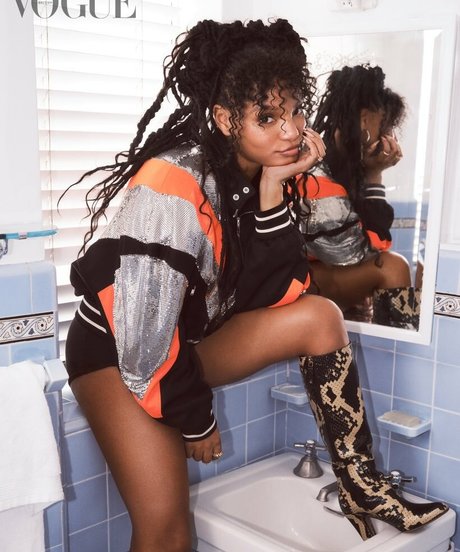 Naakte gelekte OnlyFans-foto van Halle Bailey