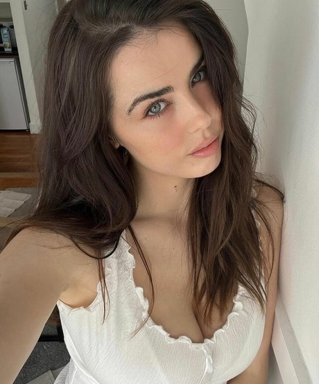 Naakte gelekte OnlyFans-foto van Danielle Sharp
