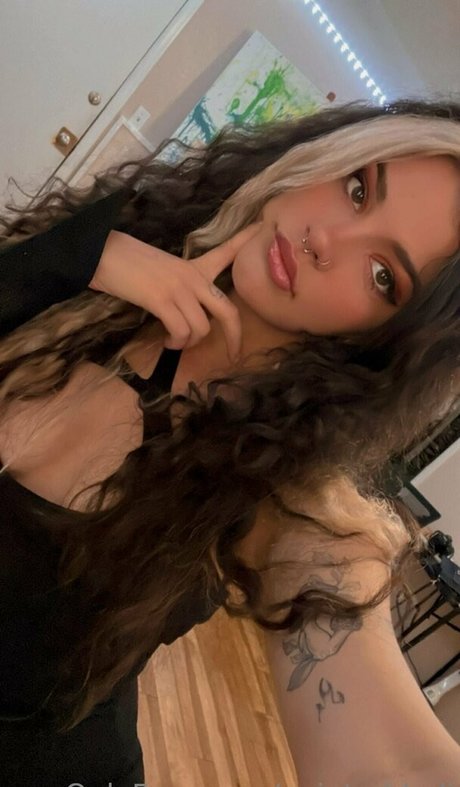 Naakte gelekte OnlyFans-foto van Issameg
