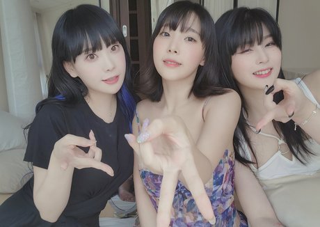 Naakte gelekte OnlyFans-foto van Inkyung