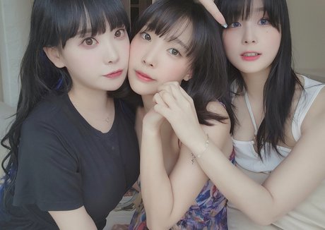 Naakte gelekte OnlyFans-foto van Inkyung