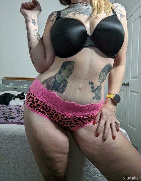 Naakte gelekte OnlyFans-foto van Xlunakali