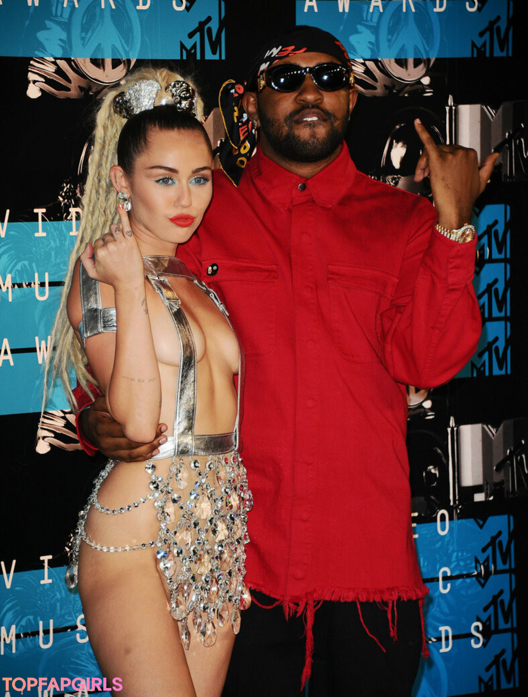 Naakte gelekte OnlyFans-foto van Miley Cyrus #1208