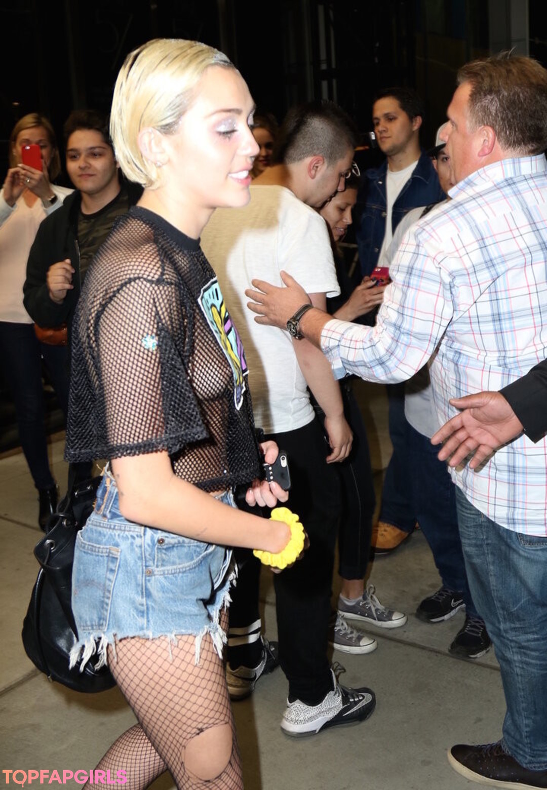 Naakte gelekte OnlyFans-foto van Miley Cyrus #1562