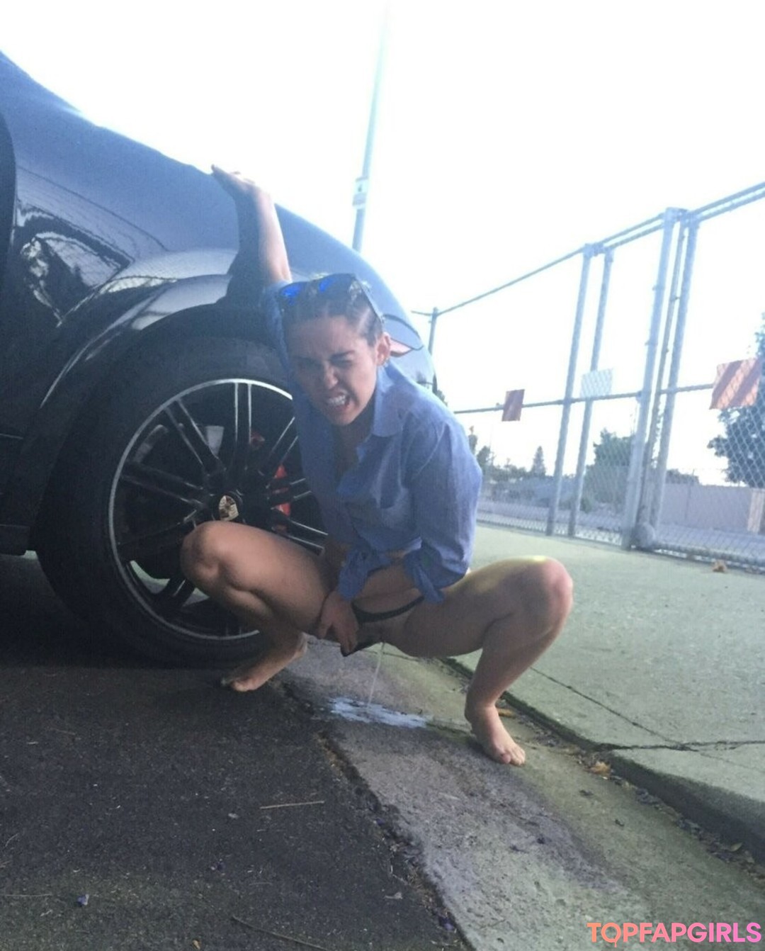 Naakte gelekte OnlyFans-foto van Miley Cyrus #1606