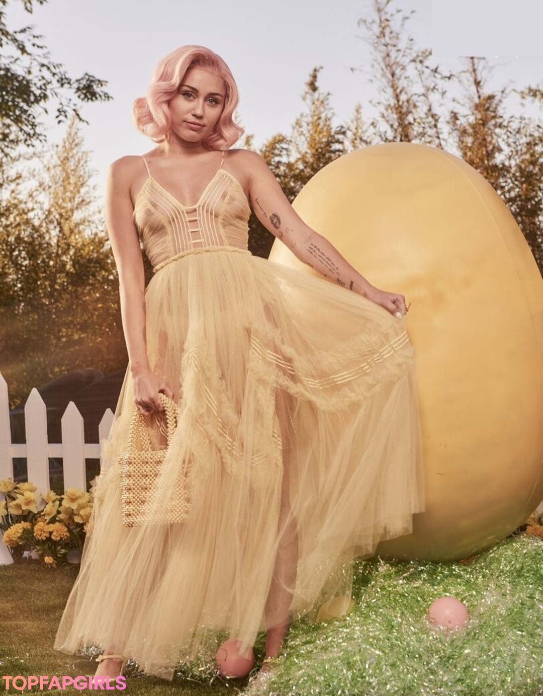 Naakte gelekte OnlyFans-foto van Miley Cyrus #1866