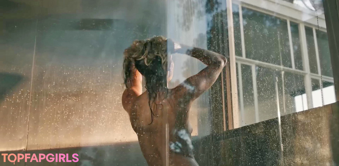 Naakte gelekte OnlyFans-foto van Miley Cyrus #1906